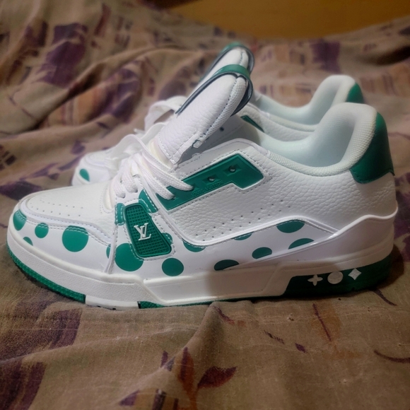 Sneakers - Picture 2 of 4